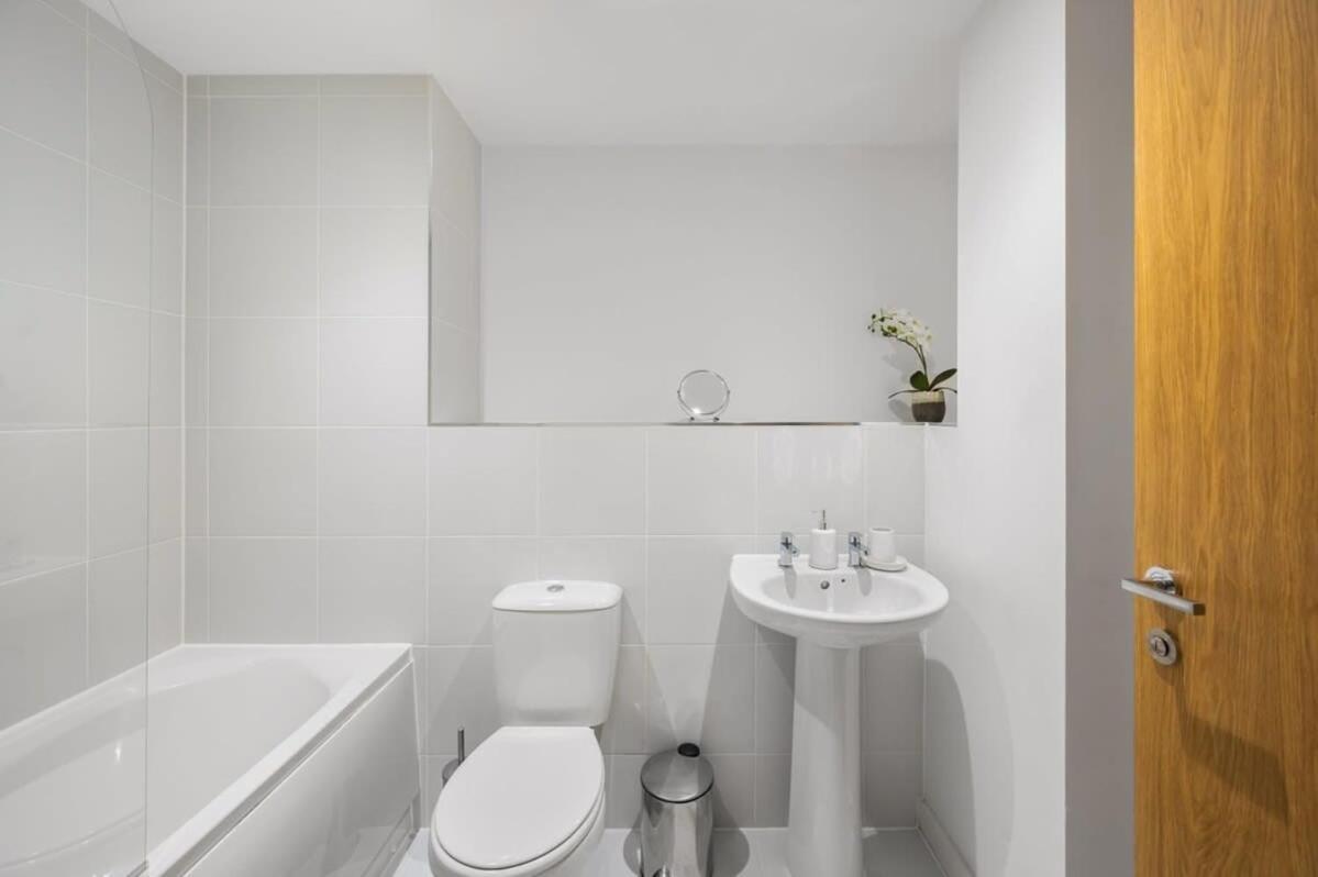 A Lovely 2 Bedroom Apartment In The Heart Of Preston เพรสตัน ภายนอก รูปภาพ