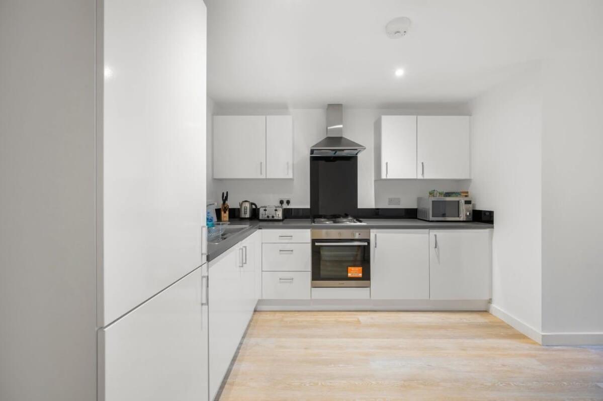 A Lovely 2 Bedroom Apartment In The Heart Of Preston เพรสตัน ภายนอก รูปภาพ